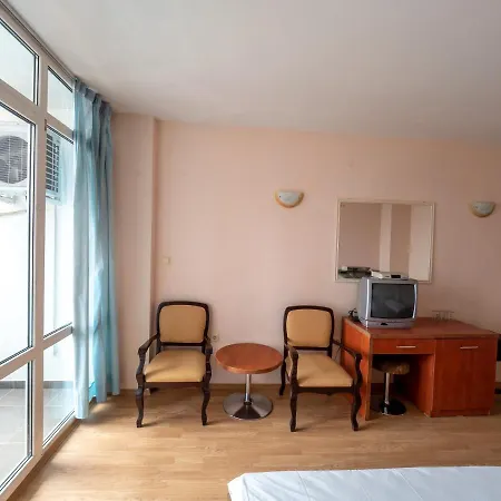 Consul Hotel 3*